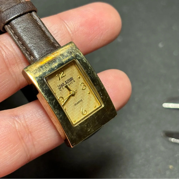 joan rivers classic Ladies Watch Quartz Gold Tone Working With New Battery - Picture 3 of 12